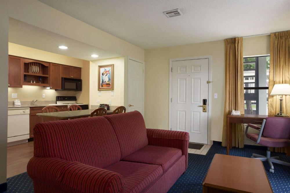 Queen Studio Suite - Non-Smoking interior